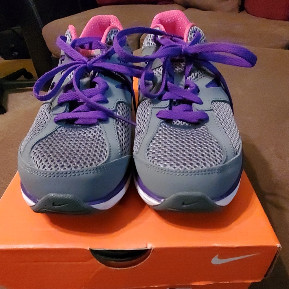 Nike Dual Fusion. Womens Size 7. Big Kids size 5.5